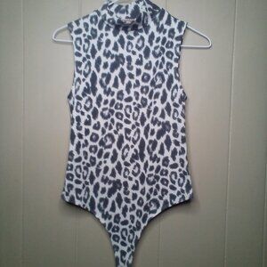 Willow Root Bodysuit Shirt S Sleeveless Ribbed Animal Print Cream Gray